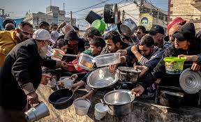 هآرتس: كثير من سكان غزة قد يموتون جوعا