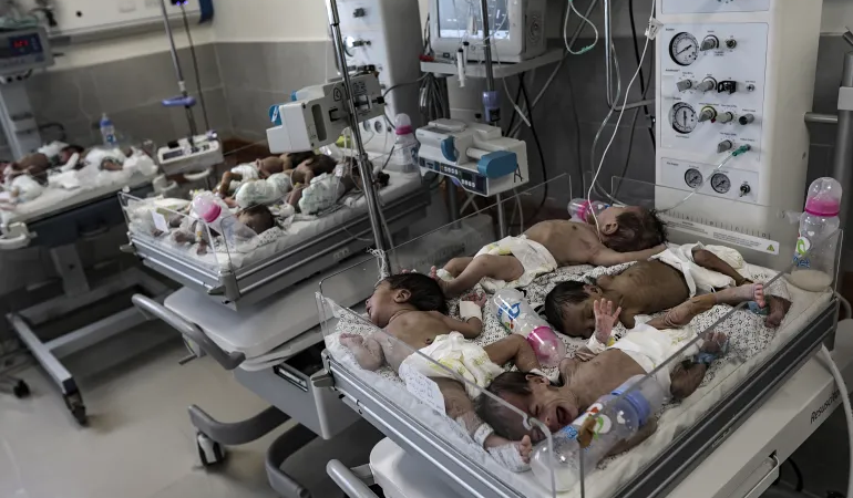 الحمل والولادة في غزَّة: حبال سريَّة تمزِّقها الحرب