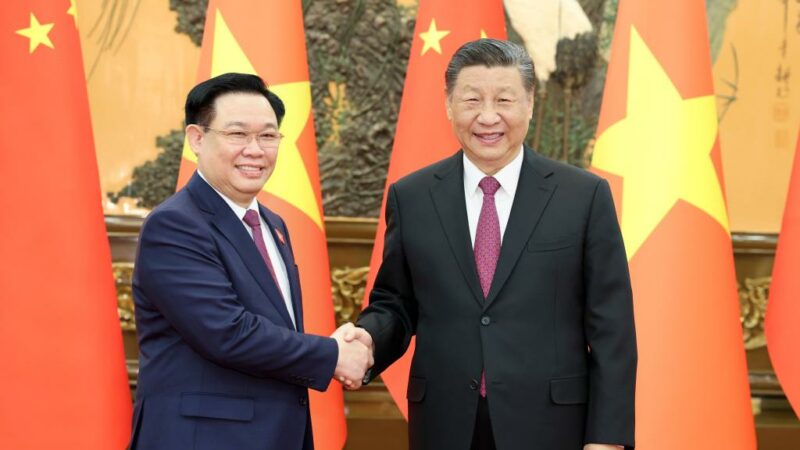 شي يدعو لتعزيز الإحساس بمجتمع مصير مشترك بين الصين وفيتنام